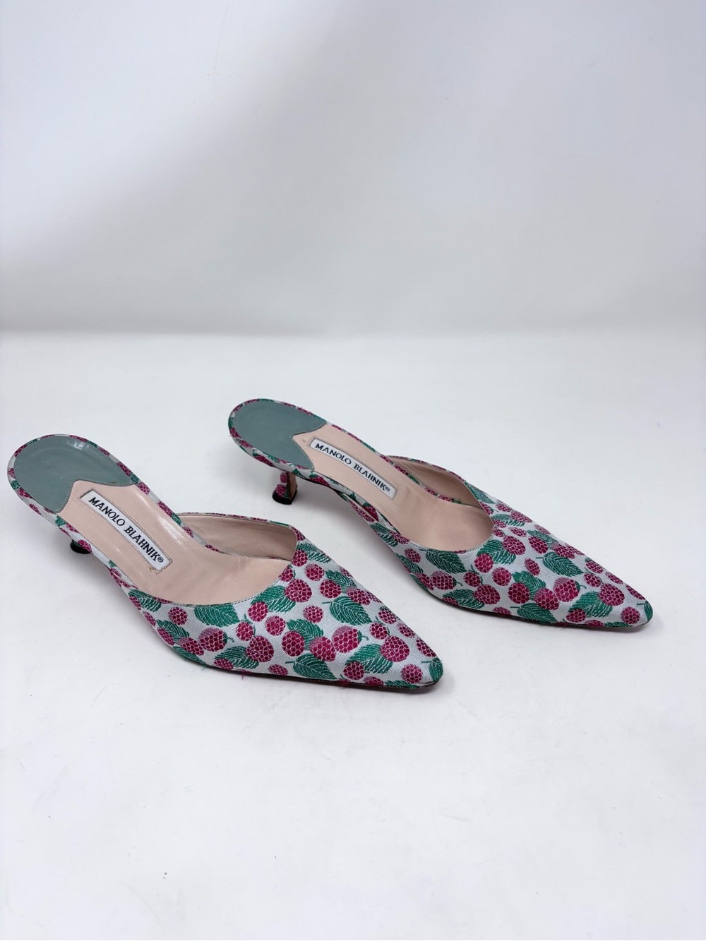 Manolo Blahnik Raspberry Mules Kitten Heel Vintage 90s Almond Toe size 39 - Picture 3 of 8